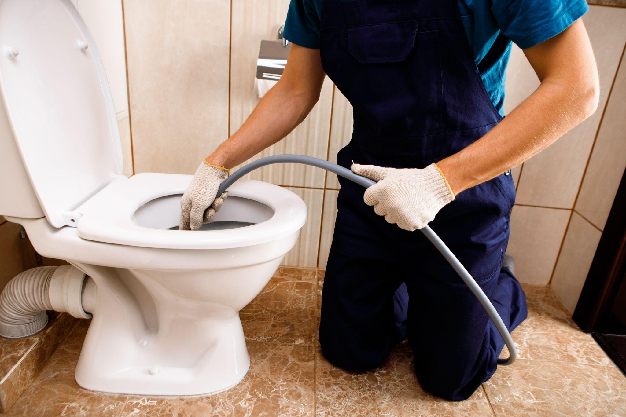 wc lefolyó tisztítás duguláselhárítás házilag